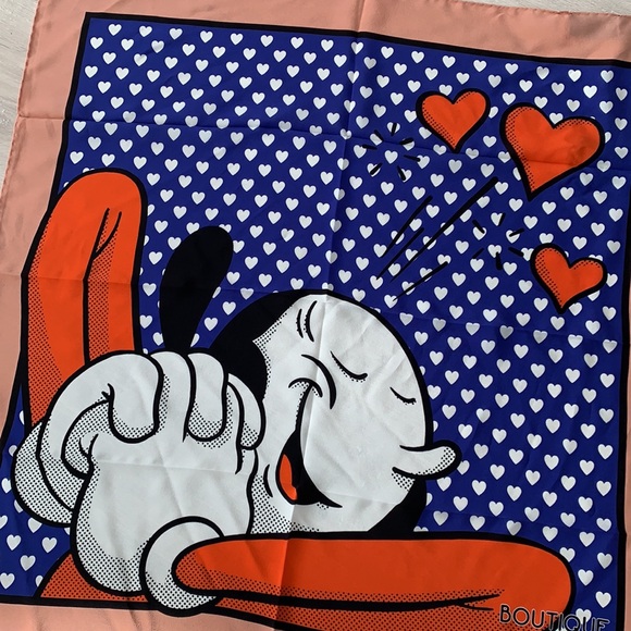 ❤️🔥❤️🔥Moschino Boutique silk scarf ❤️🔥❤️🔥 - Picture 2 of 8